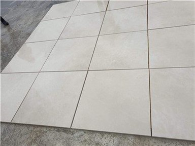 베이지색 대리석 바닥재