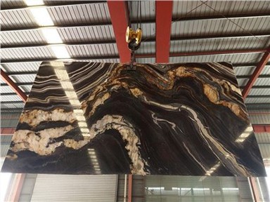 검정색과 금색 규암 석판