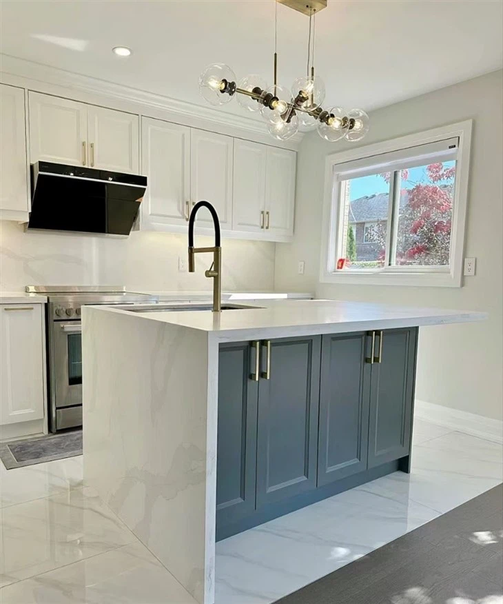 Calacatta Stream Quartz kitchen top